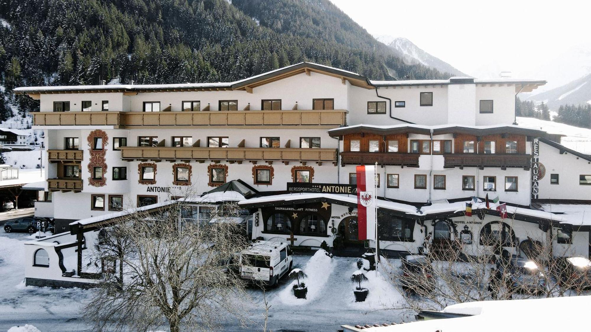 Bergsporthotel Antonie 塞尔赖因山谷格里斯 外观 照片