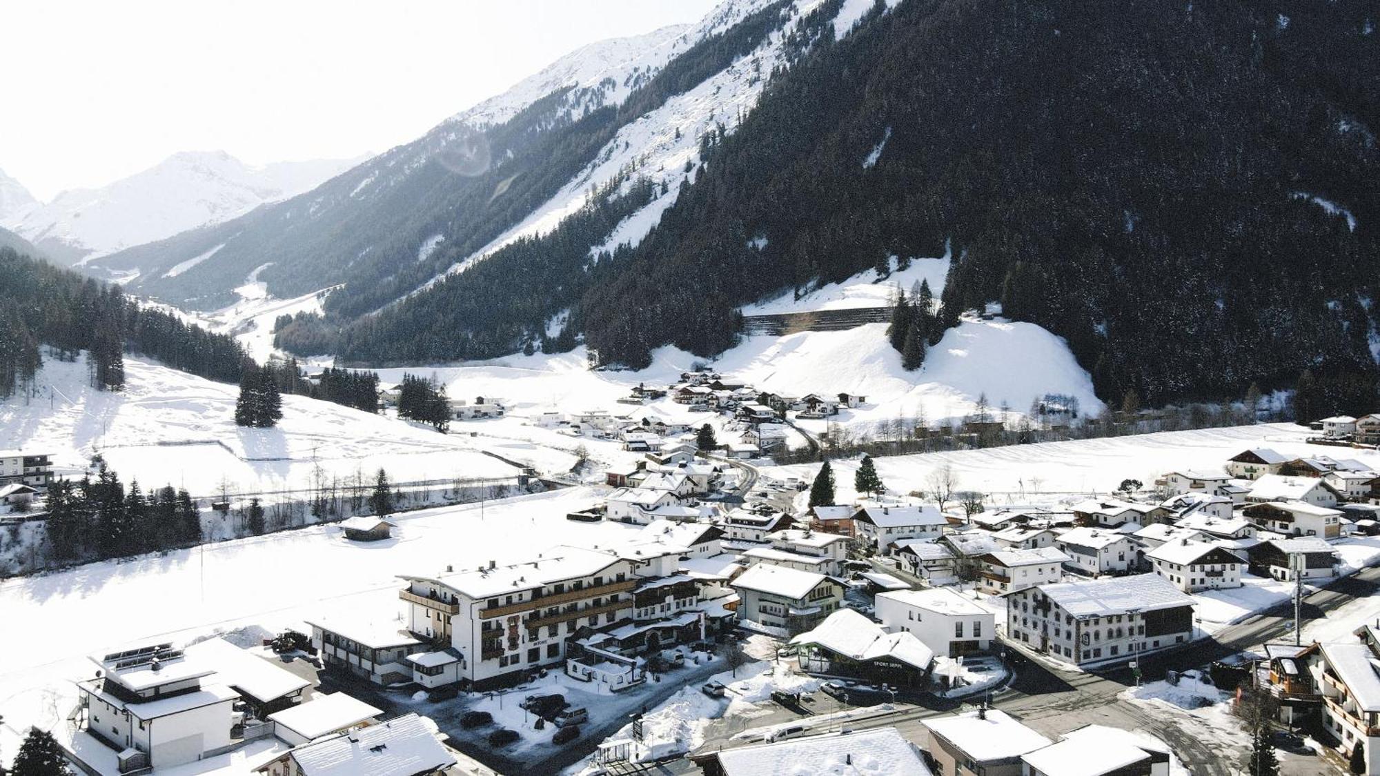 Bergsporthotel Antonie 塞尔赖因山谷格里斯 外观 照片