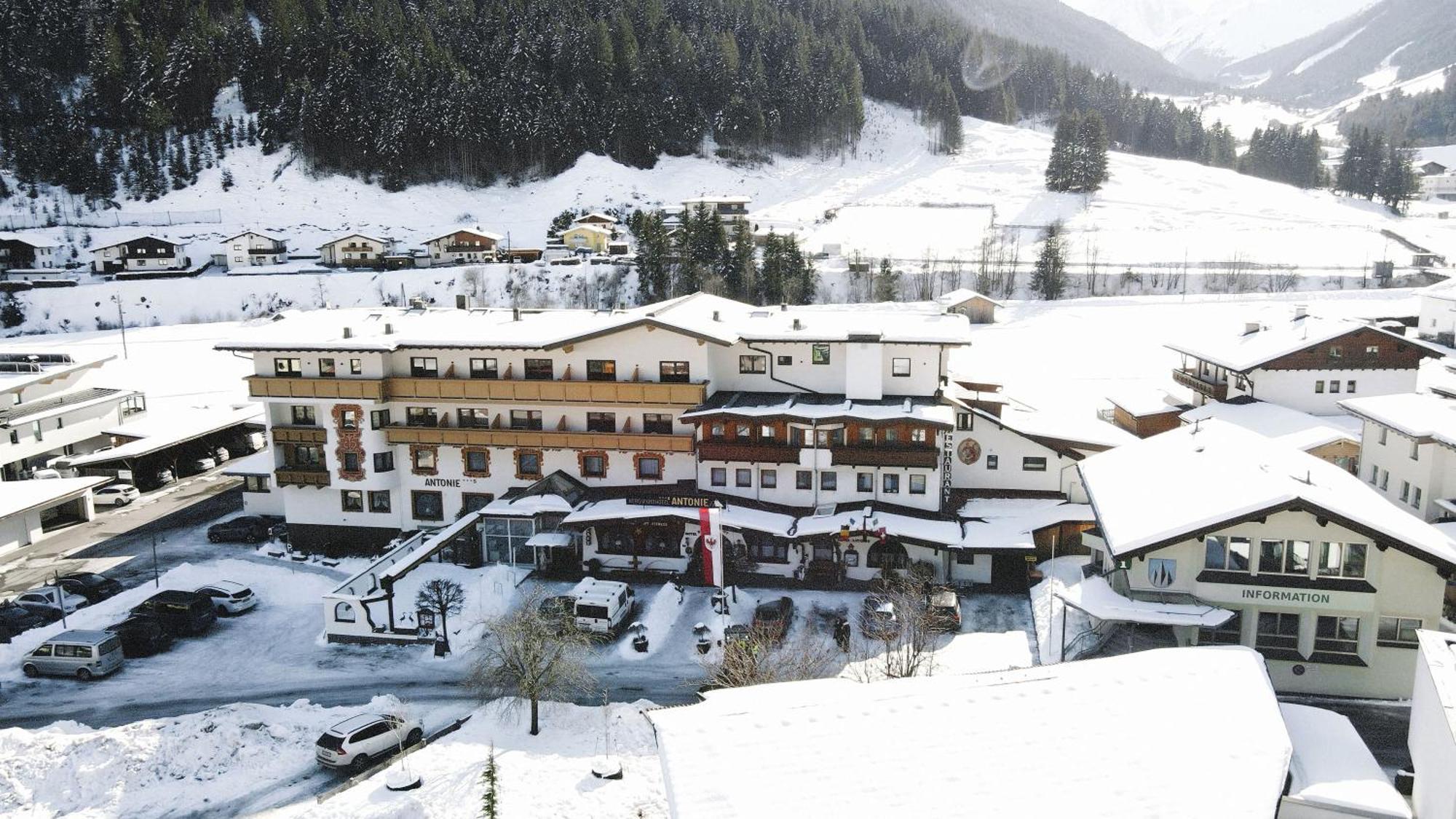 Bergsporthotel Antonie 塞尔赖因山谷格里斯 外观 照片