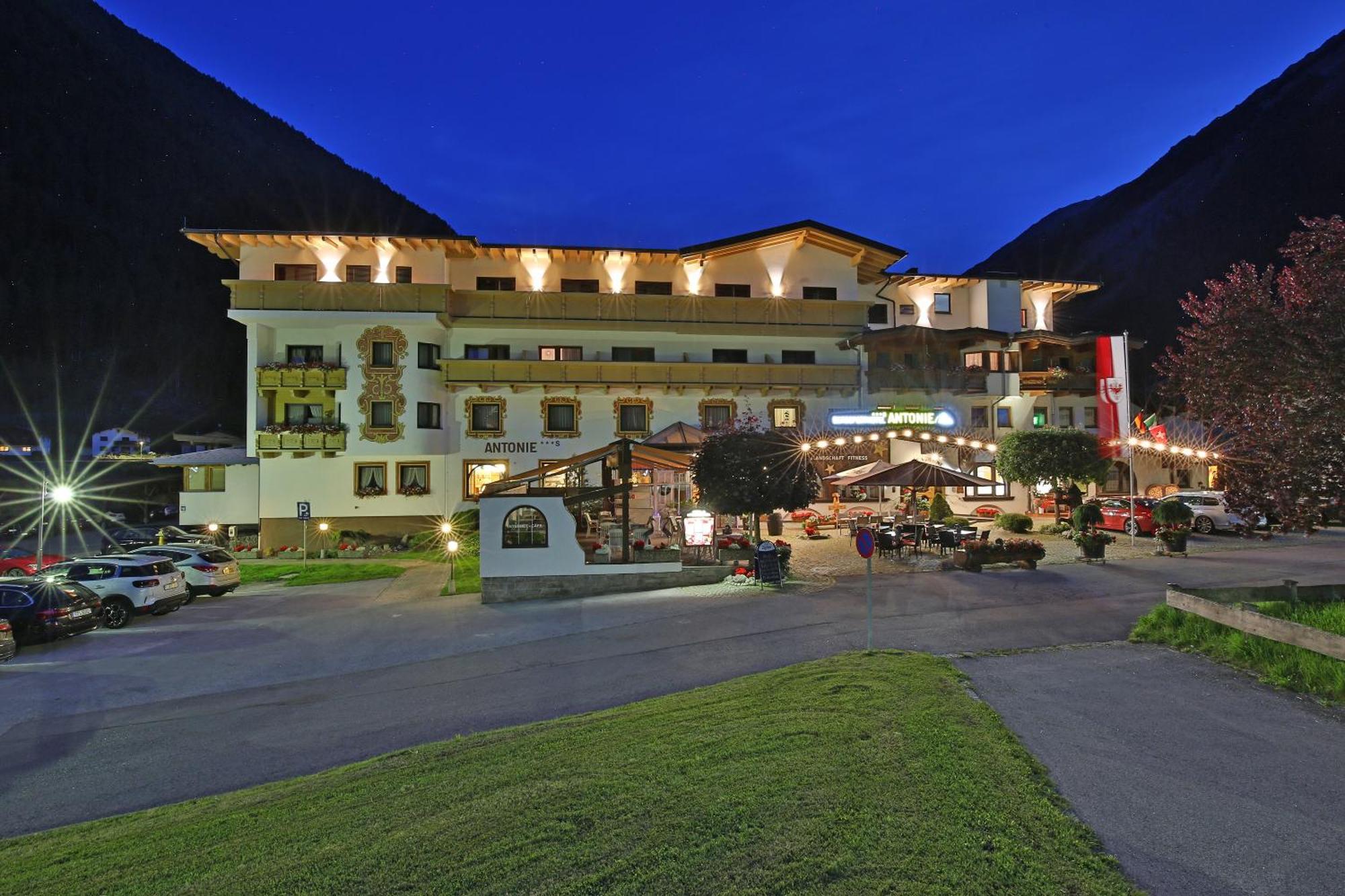Bergsporthotel Antonie 塞尔赖因山谷格里斯 外观 照片
